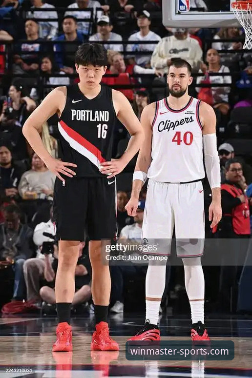 wm完美体育官方入口 资深球迷老张分享:从快船惜败开拓者,看NBA密集赛程下的球员坚韧与观赛心得